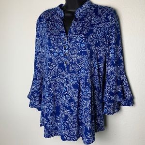 💥3 FOR $12💥3/4 bell sleeves, printed top Size S